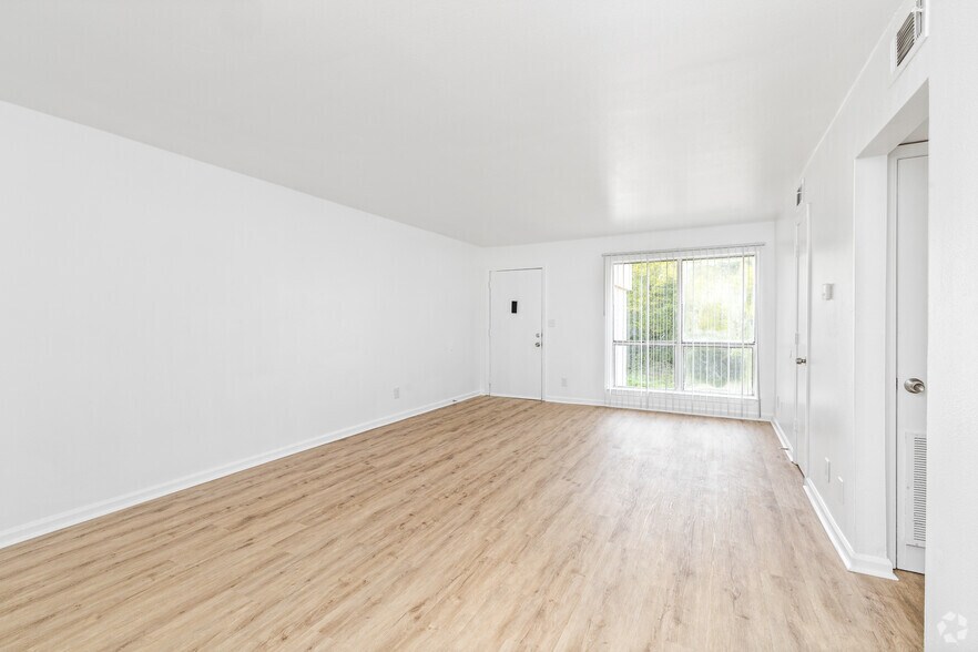 More Photos Of 4600 Twin Oaks Dr, Pensacola Apartments For Sale