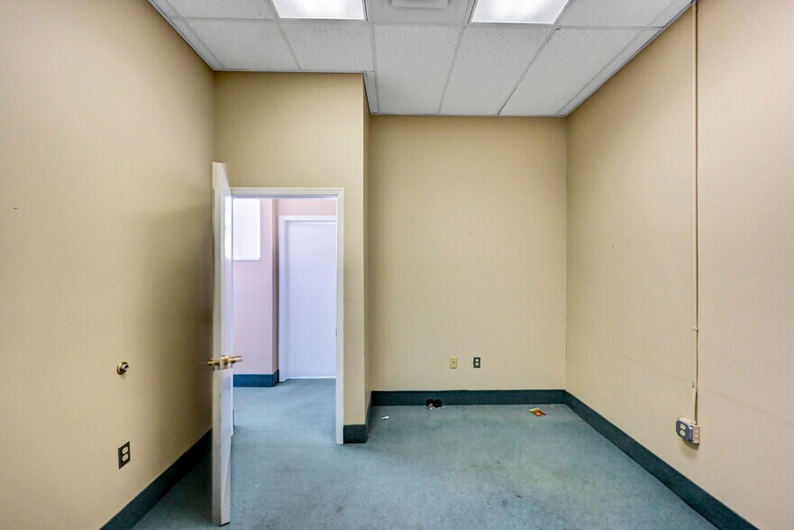More Photos Of 301 Delaware Ave, Olyphant Office For Sale