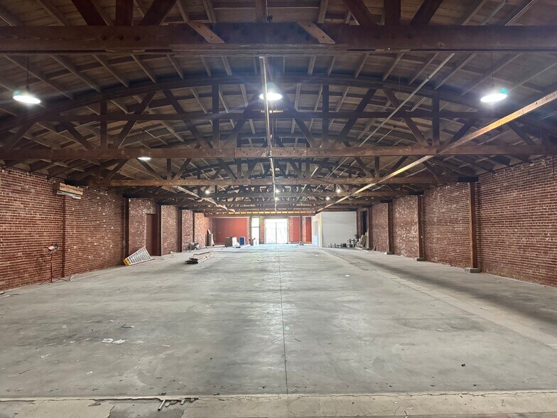 More Photos Of 738 E 61st St, Los Angeles Warehouse For Lease