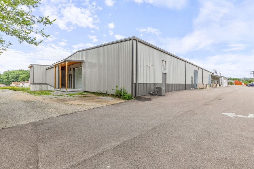 More Photos Of 650 Walton Dr, Farmington Storefront Retail Office For Sale