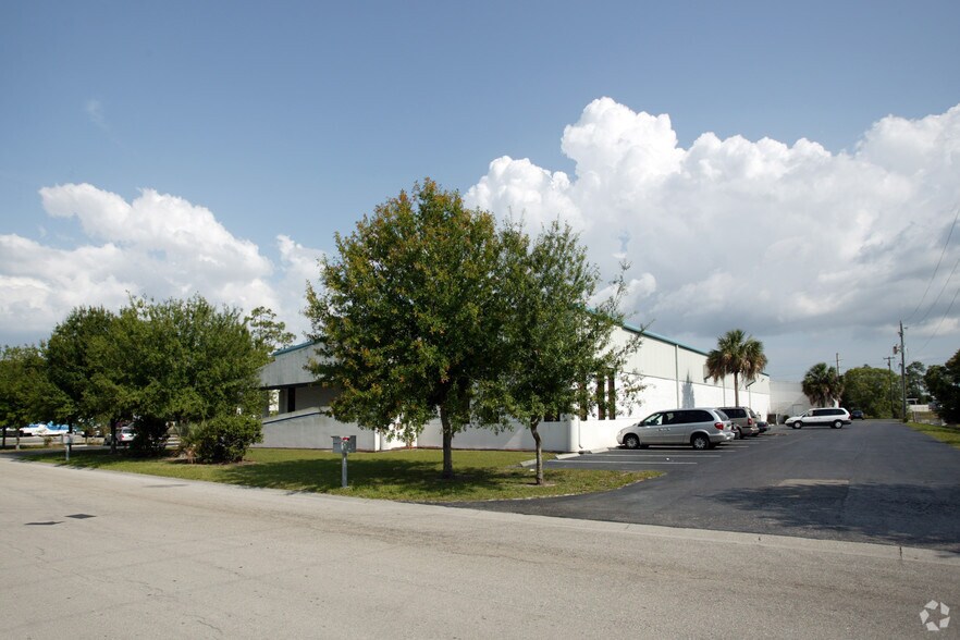 More Photos Of 5719 Corporation Cir, Fort Myers Distribution For Sale
