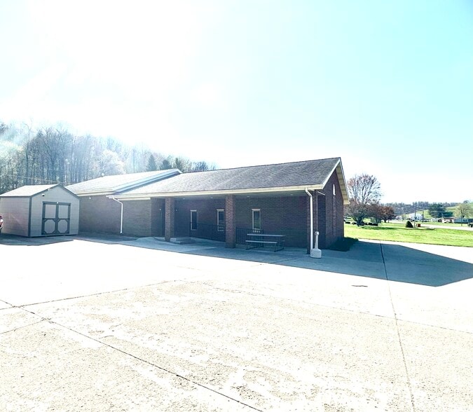 Primary Photo Of 7041 State Route 800 SE, Uhrichsville Loft Creative Space For Sale