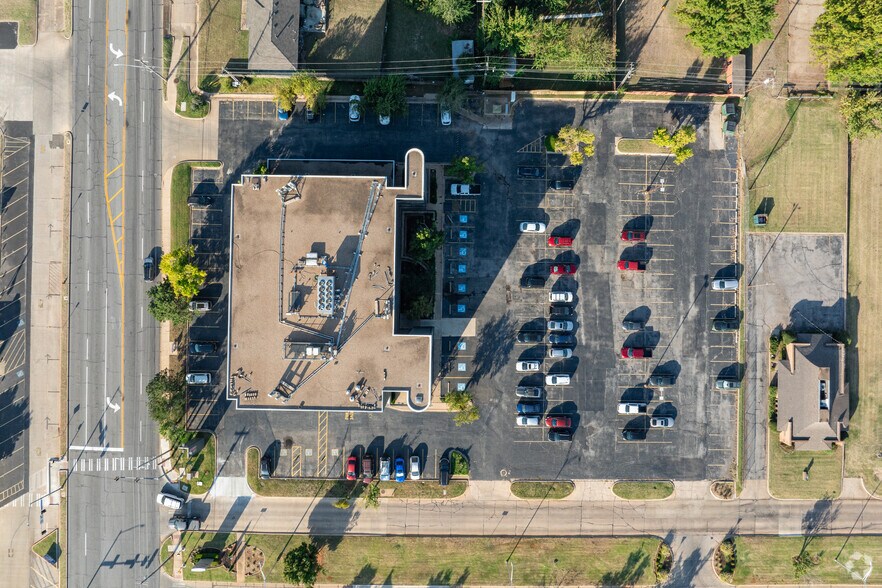 More Photos Of 2801 Parklawn Dr, Midwest City Medical For Lease