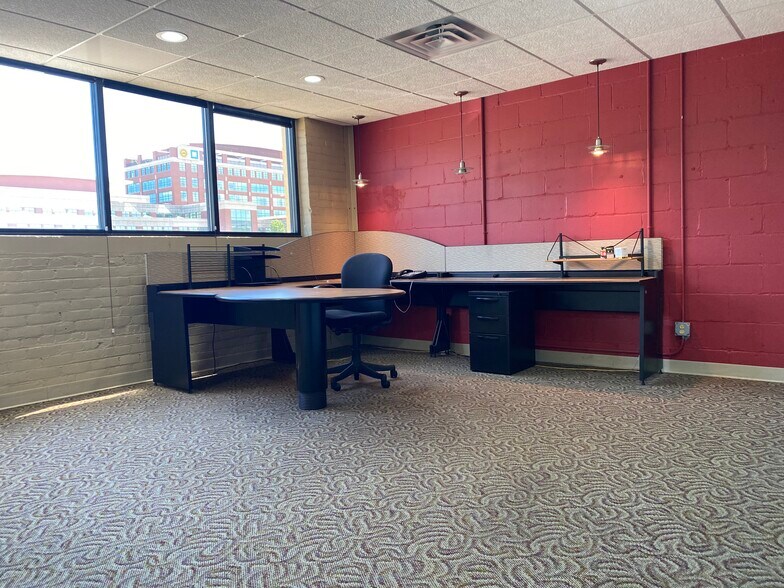 More Photos Of 3250 Franklin St, Detroit Office For Lease