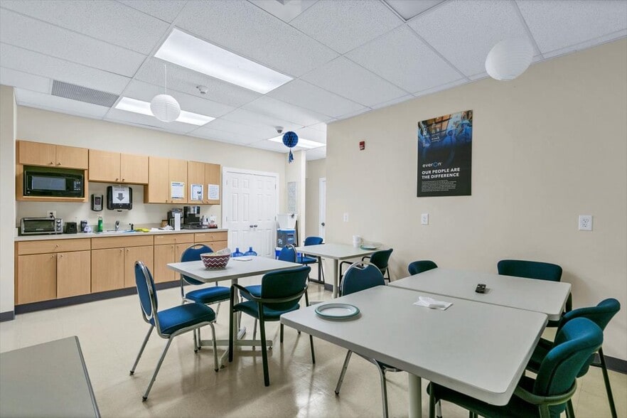 More Photos Of 118 Quinnipiac Ave, North Haven Warehouse For Lease