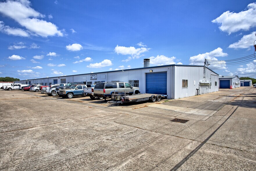 More Photos Of 15502 Old Galveston Rd, Webster Light Manufacturing For Lease