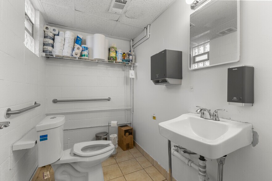 More Photos Of 30948-30960 Ford Rd, Garden City Storefront For Lease