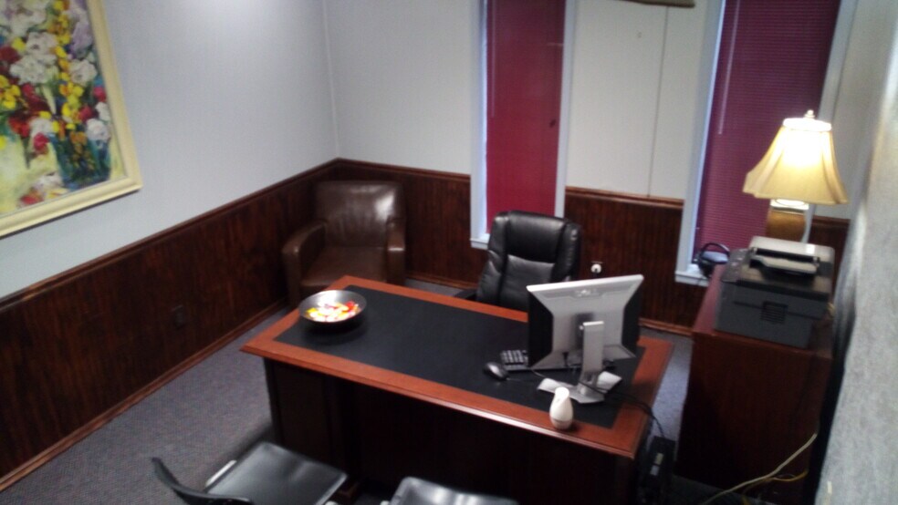 More Photos Of 6101 Melrose Ln, Oklahoma City Office For Sale