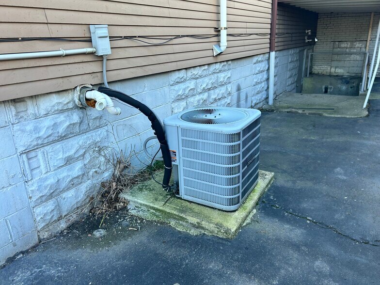 More Photos Of 669 E 185th St, Euclid General Retail For Sale