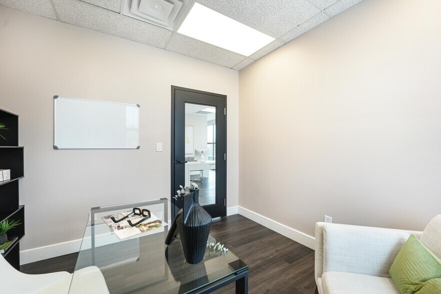 More Photos Of 2155 Dunwin Dr, Mississauga Office Residential For Sale