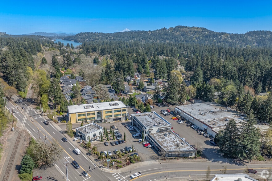 More Photos Of 17040 Pilkington Rd, Lake Oswego Office For Lease