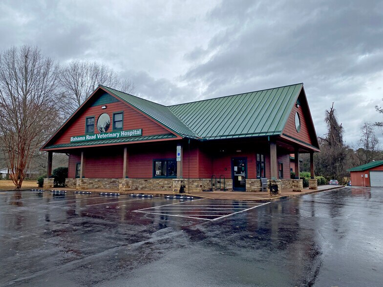 Primary Photo Of 101 Bahama Rd, Bahama Medical For Sale