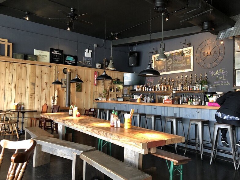 More Photos Of 27102 - 27120 Union Tpke, New Hyde Park Restaurant For Lease