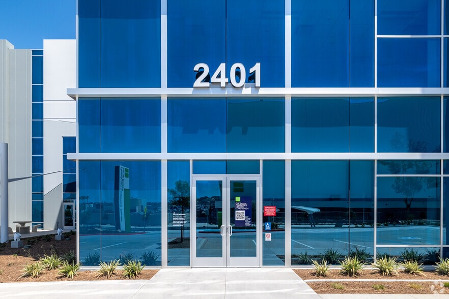 More Photos Of 2401 E Wardlow Rd, Long Beach Warehouse For Lease