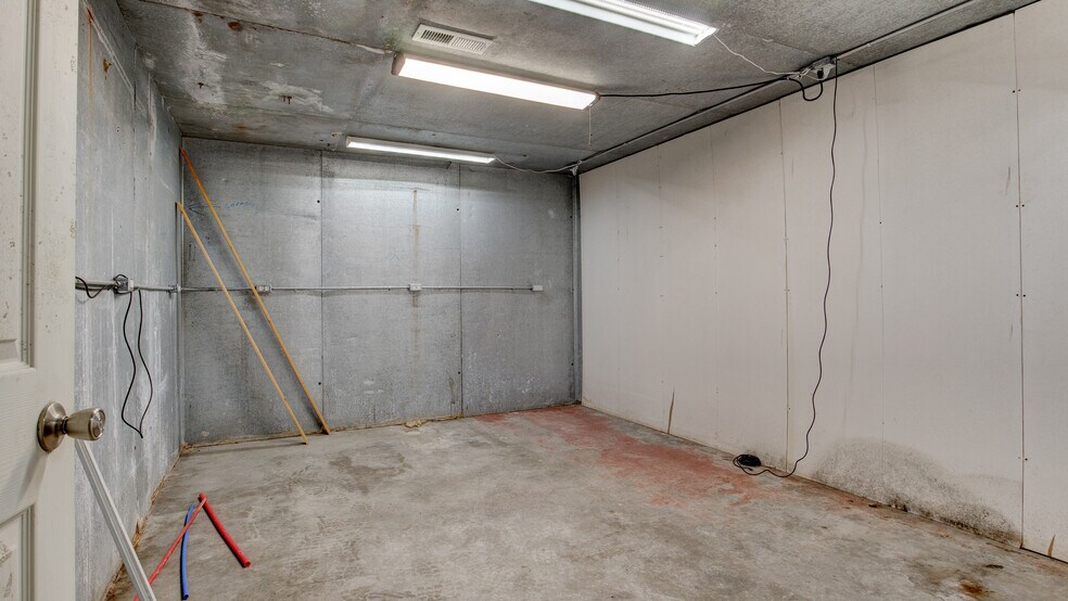 More Photos Of 2015 Payne st, Tell City Light Distribution For Sale