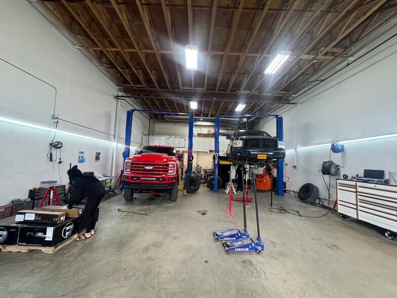 More Photos Of 7449 Old Seward Hwy, Anchorage Storefront For Lease