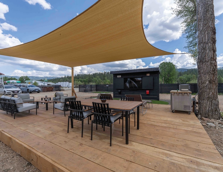 More Photos Of 102 Cottonwood St, Idaho City Hotel For Sale