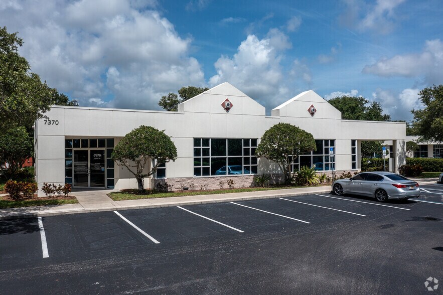 More Photos Of 8240 Devereux Dr, Melbourne Unknown For Lease