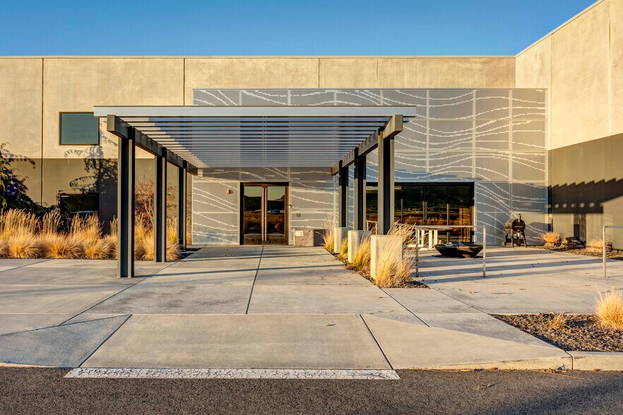 More Photos Of 8060 Keene Rd, West Richland Manufacturing For Sale