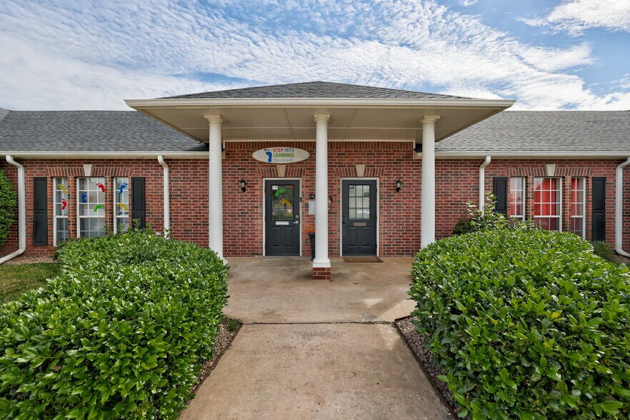 More Photos Of 500 N Financial Ter, Mustang Medical For Sale