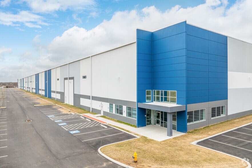 More Photos Of 1901 Corporate Center Drive East, Tobyhanna Industrial For Lease