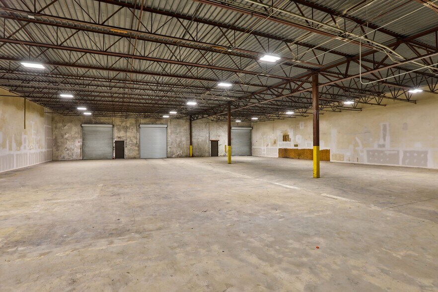 More Photos Of 4727-4751 Center Park Blvd, San Antonio Manufacturing For Lease