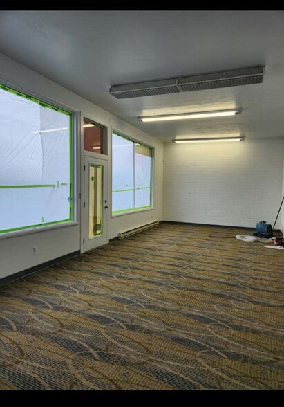 More Photos Of 3503 W Clearwater Ave, Kennewick Storefront For Sale