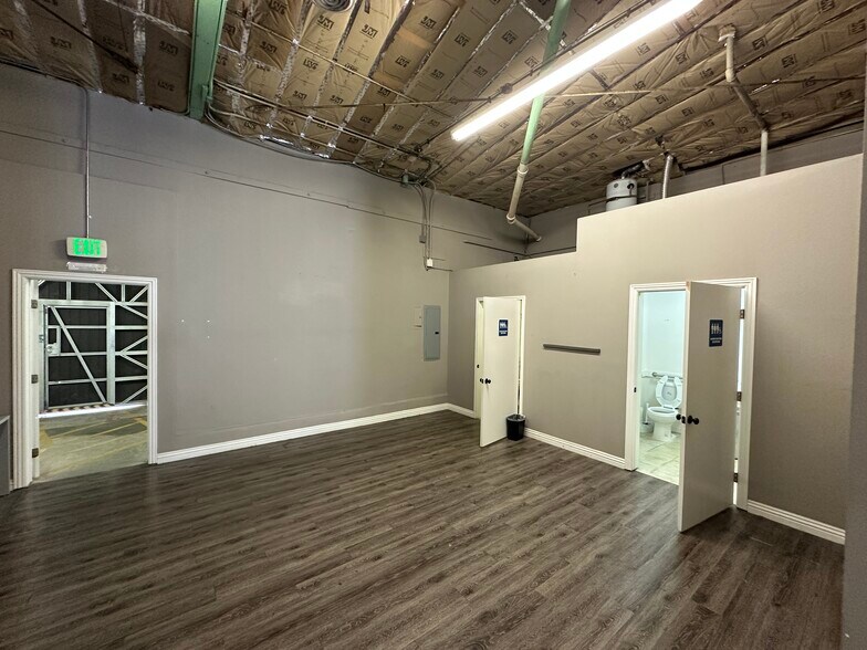 More Photos Of 212 W Magnolia Blvd, Burbank Light Distribution For Lease