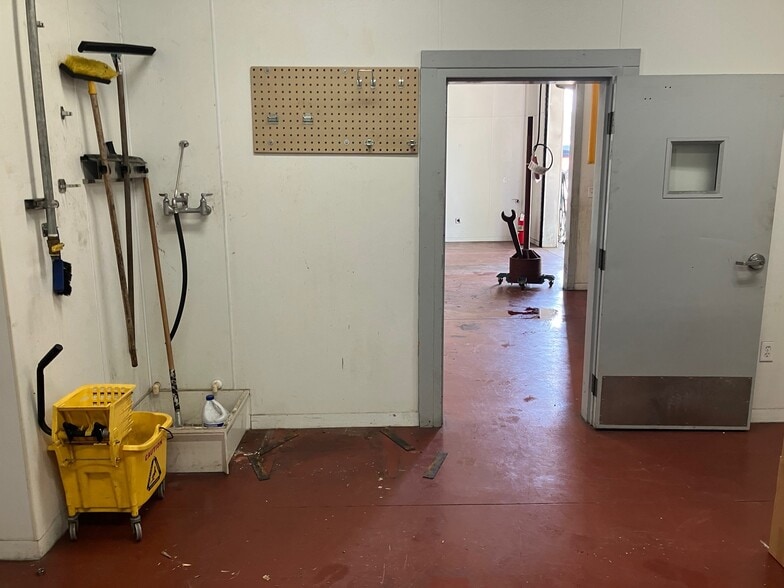 More Photos Of 2509 Eslava Creek Pky, Mobile Warehouse For Lease