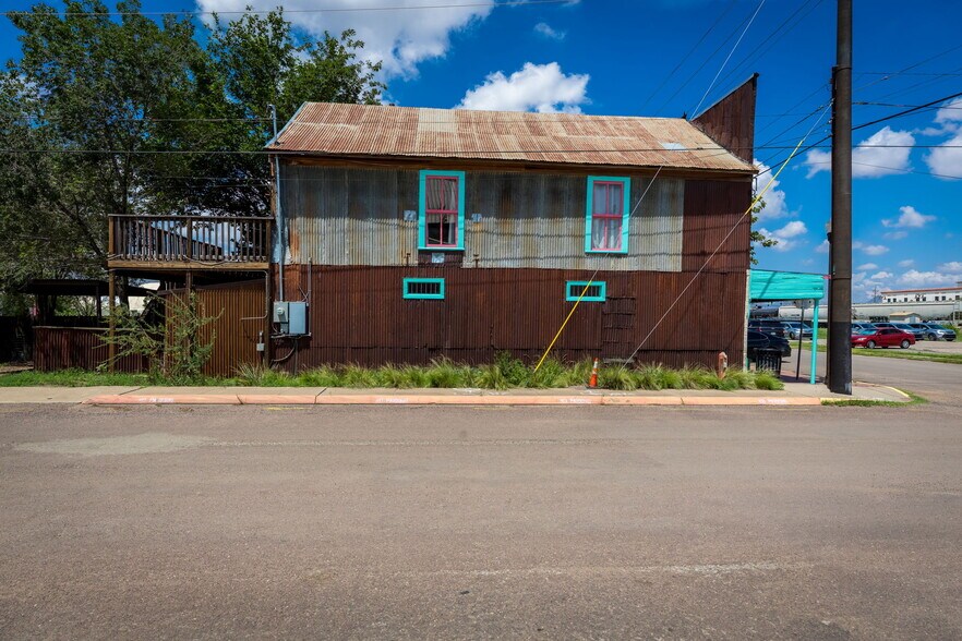More Photos Of 100 W Murphy St, Alpine General Retail For Sale