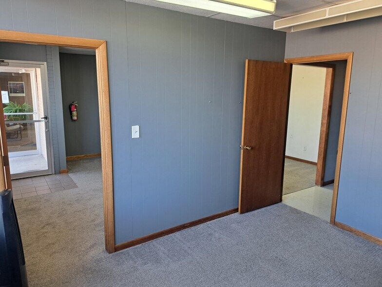 More Photos Of 411 W 5th St, McCook Medical For Lease