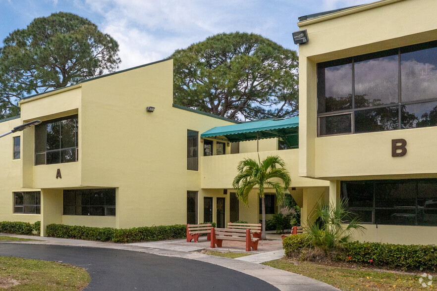 Primary Photo Of 6290-6296 Corporate Ct, Fort Myers Medical For Lease