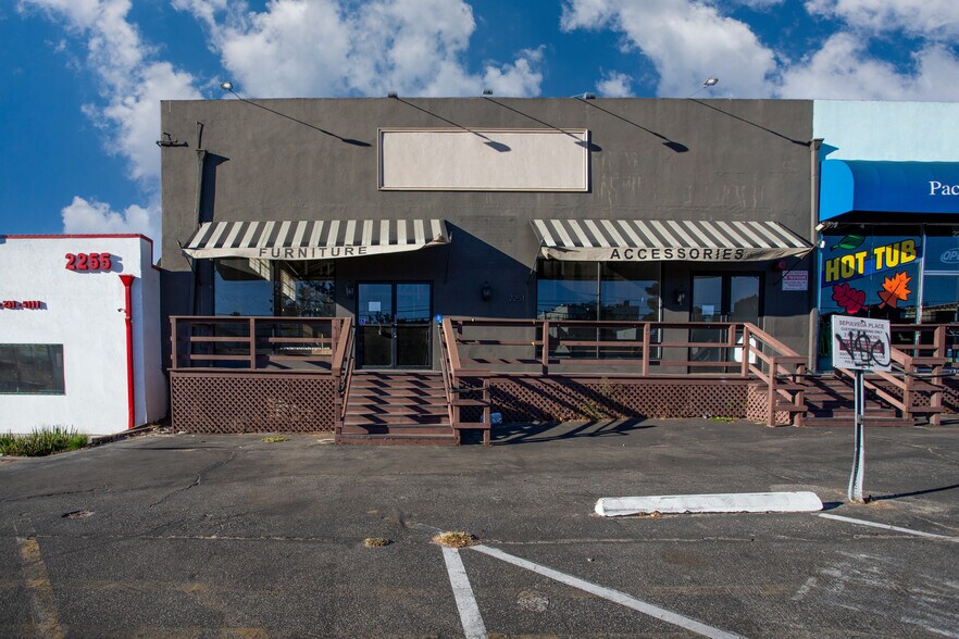 More Photos Of 2235-2251 S Sepulveda Blvd, Los Angeles Storefront For Lease