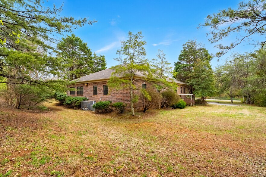 More Photos Of 3221 W Governor John Sevier Hwy, Knoxville Medical For Lease