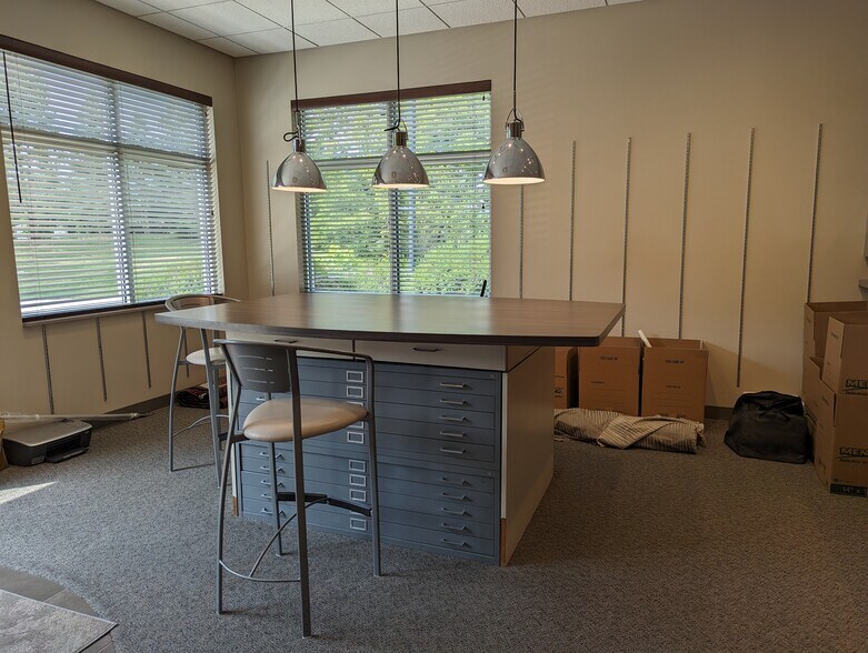 More Photos Of 11123-11137 N Wauwatosa Rd, Mequon Loft Creative Space For Lease