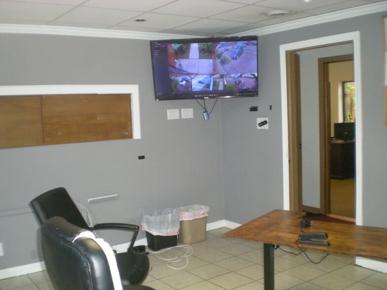 More Photos Of 12821 Capital St, Oak Park Warehouse For Sale