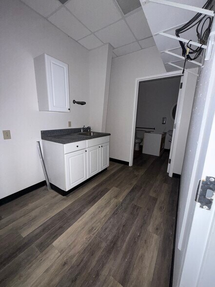 More Photos Of 10971 County Line Rd, Madison General Retail For Lease