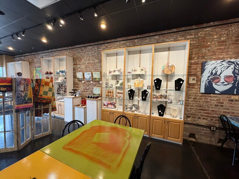 More Photos Of 615 Mena St, Mena Restaurant For Sale