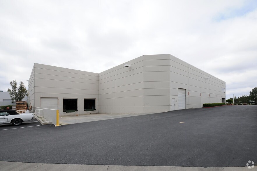 More Photos Of 19732 Descartes, Foothill Ranch Manufacturing For Lease