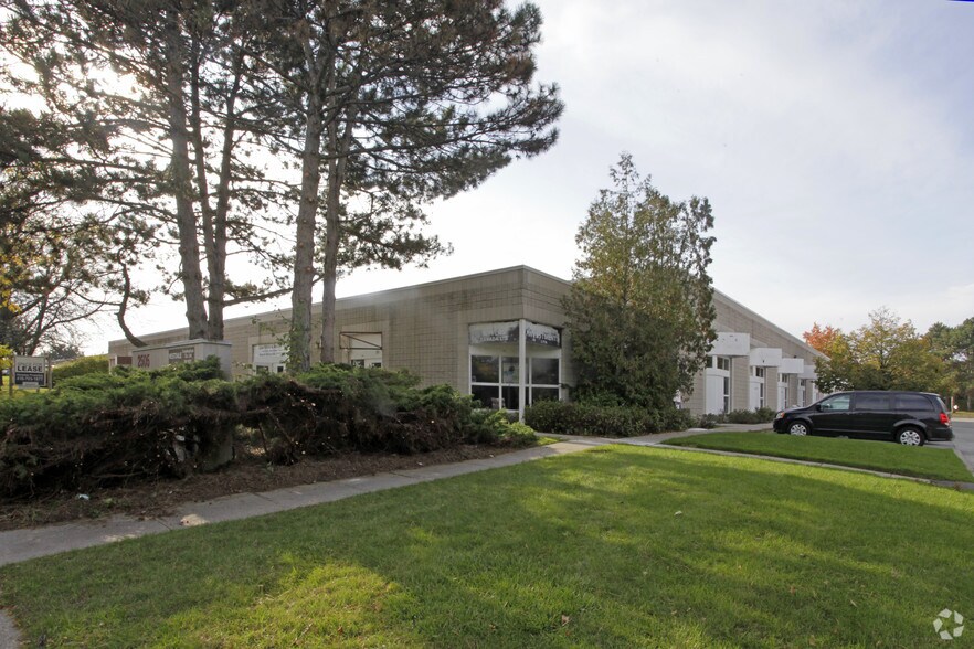 More Photos Of 2505 Dunwin Dr, Mississauga Warehouse For Lease