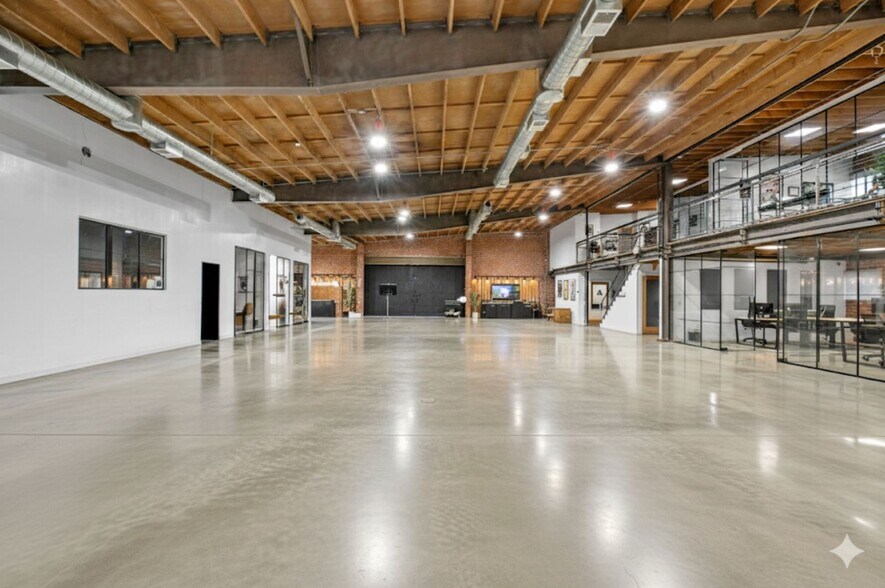 More Photos Of 1604 Venice Blvd, Los Angeles Showroom For Lease