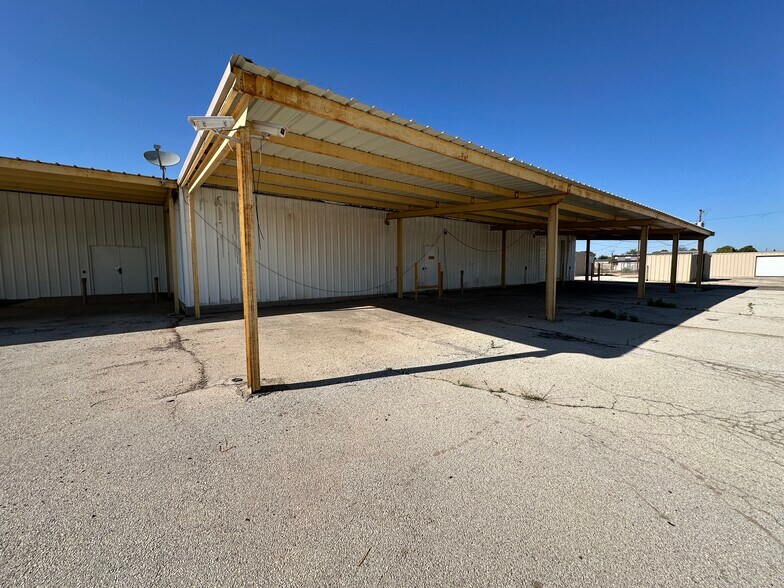 More Photos Of 8124 Sprague Rd, Odessa Warehouse For Sale