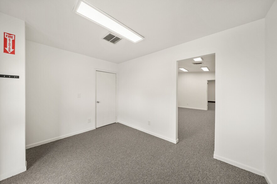 More Photos Of 4229 Bellaire Blvd, Houston Warehouse For Lease