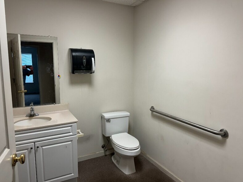 More Photos Of 103 Industrial Park Dr, Perry Distribution For Lease