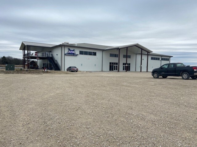 More Photos Of 1705 South I-45 East, Corsicana Showroom For Lease