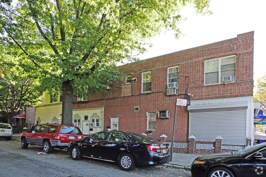 More Photos Of 26-01 23rd Ave, Astoria Storefront For Lease