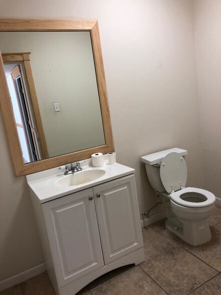 More Photos Of 7922-7930 Hillcroft St, Houston Office For Lease