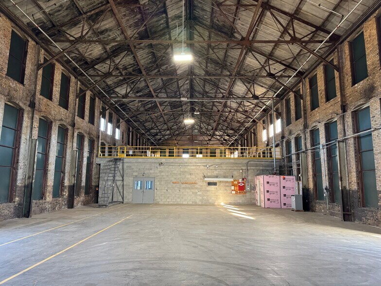 More Photos Of 30 S Linden St, Duquesne Warehouse For Lease