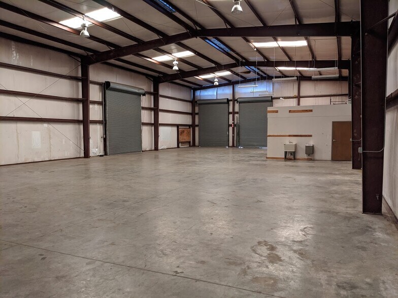 More Photos Of 7500 Sears Blvd, Pensacola Warehouse For Sale