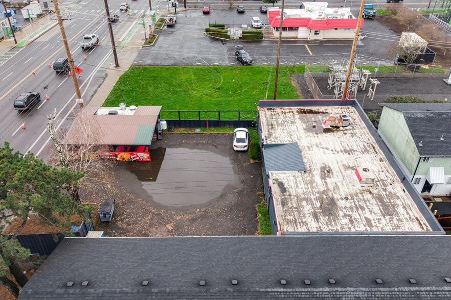 More Photos Of 17419 SE Division St, Portland Office For Sale